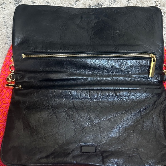 Tory Burch Black detachable shoulder bag with Gold Emblem - Picture 3 of 4